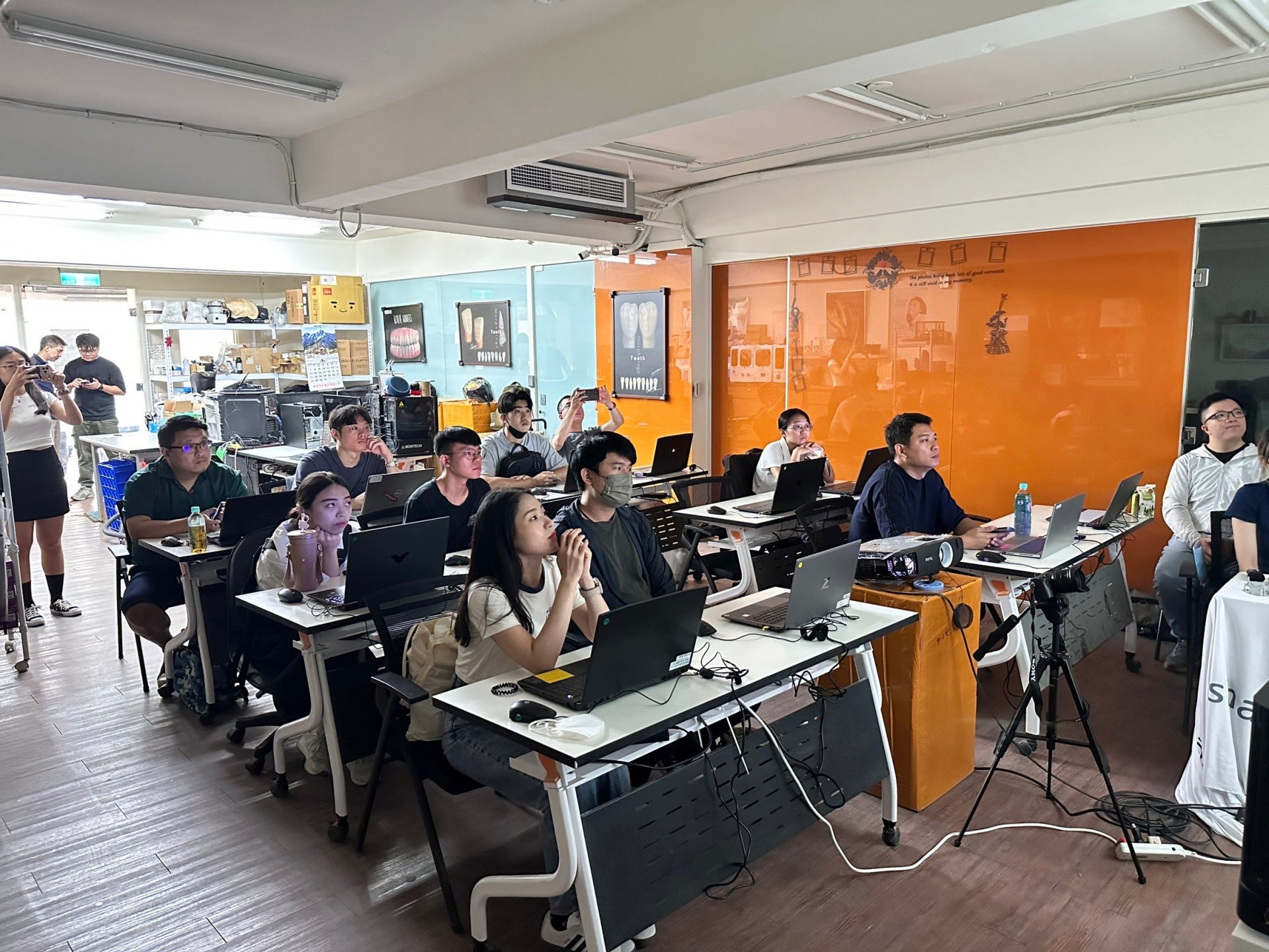 設計軟體教育實作課程- 中階