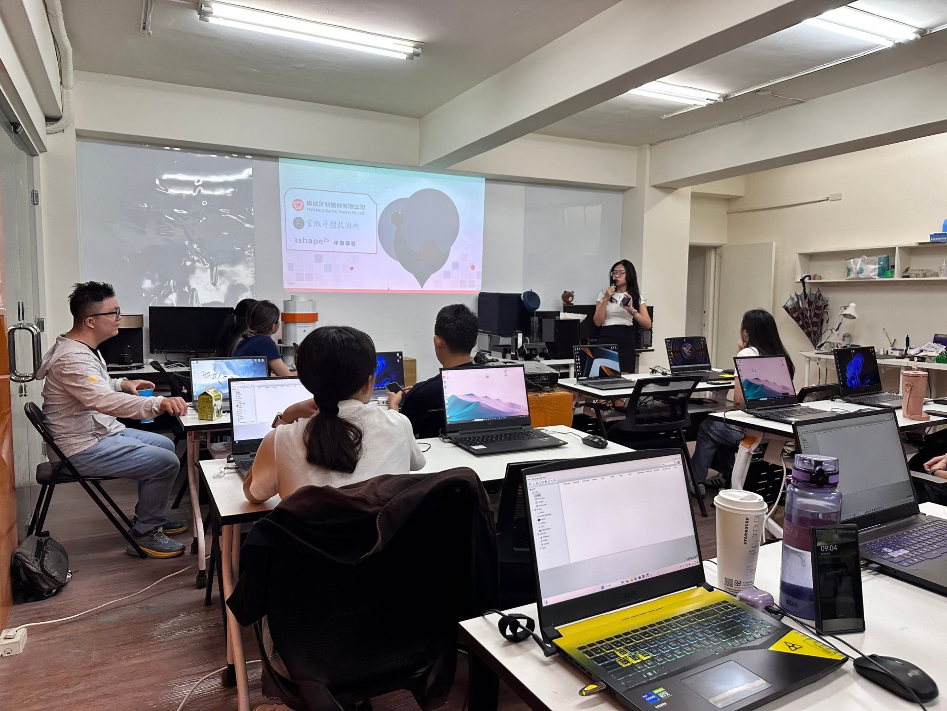 設計軟體教育實作課程- 中階